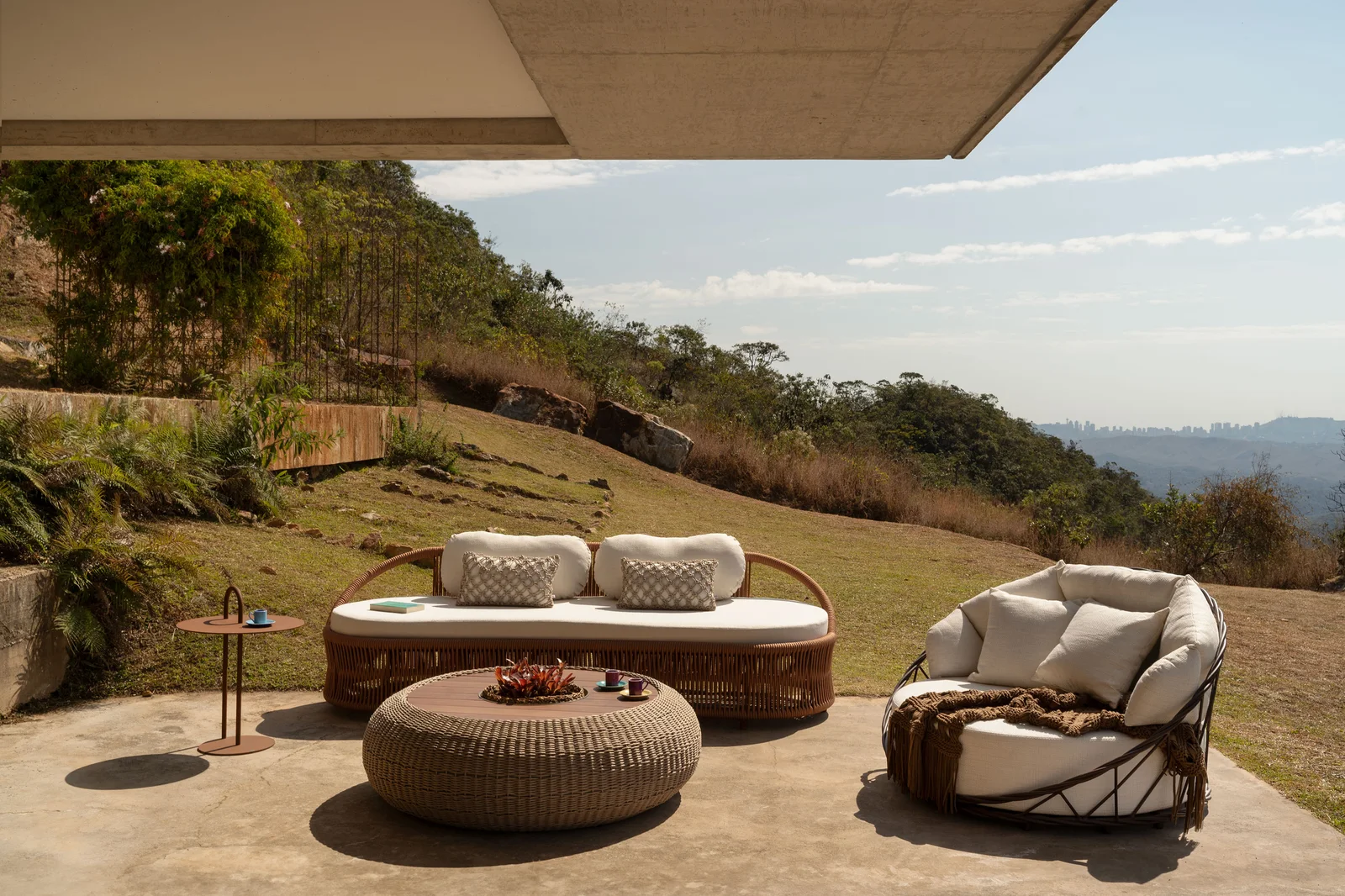 Daybed Cipó com outras peças da linha Cipó