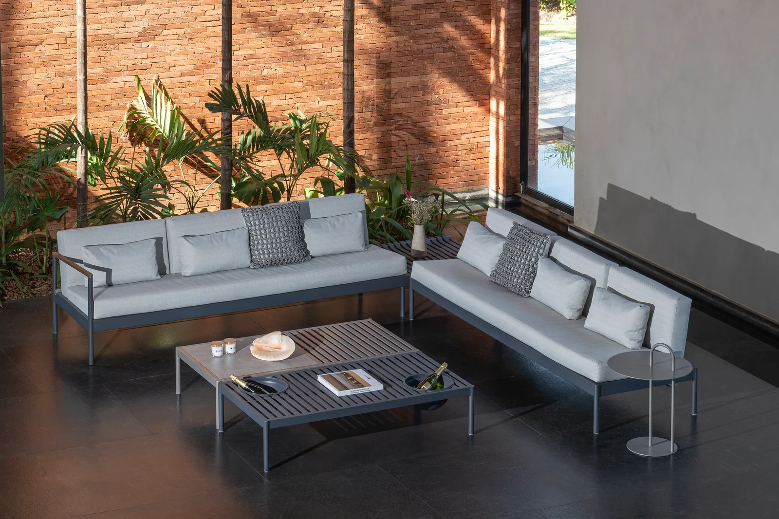 Mesa de Centro Acqua com outras peças da linha Acqua