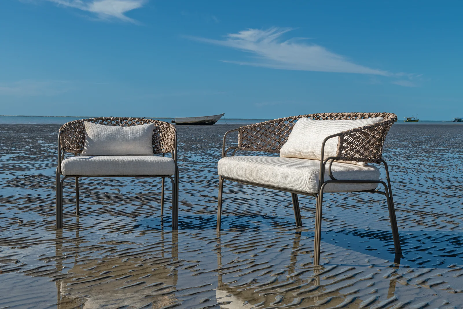 Linha Gloom em ambiente, com Poltrona Gloom