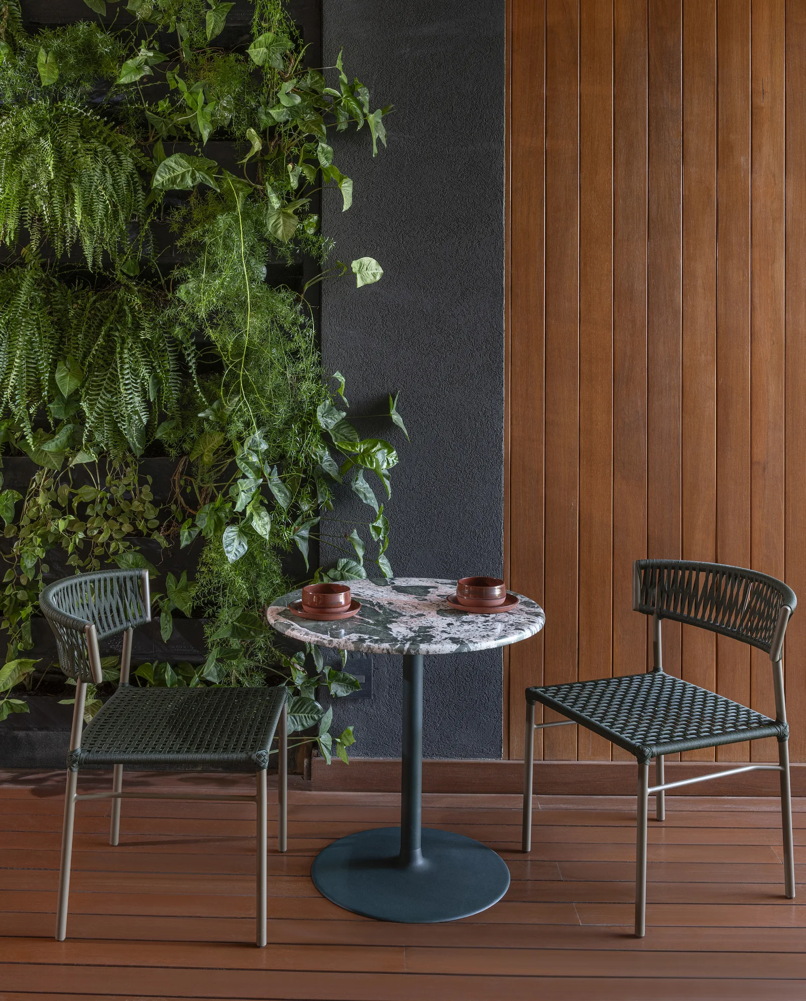 Base de Mesa de Jantar Pipa em ambiente decorado, design de Bruno Leal