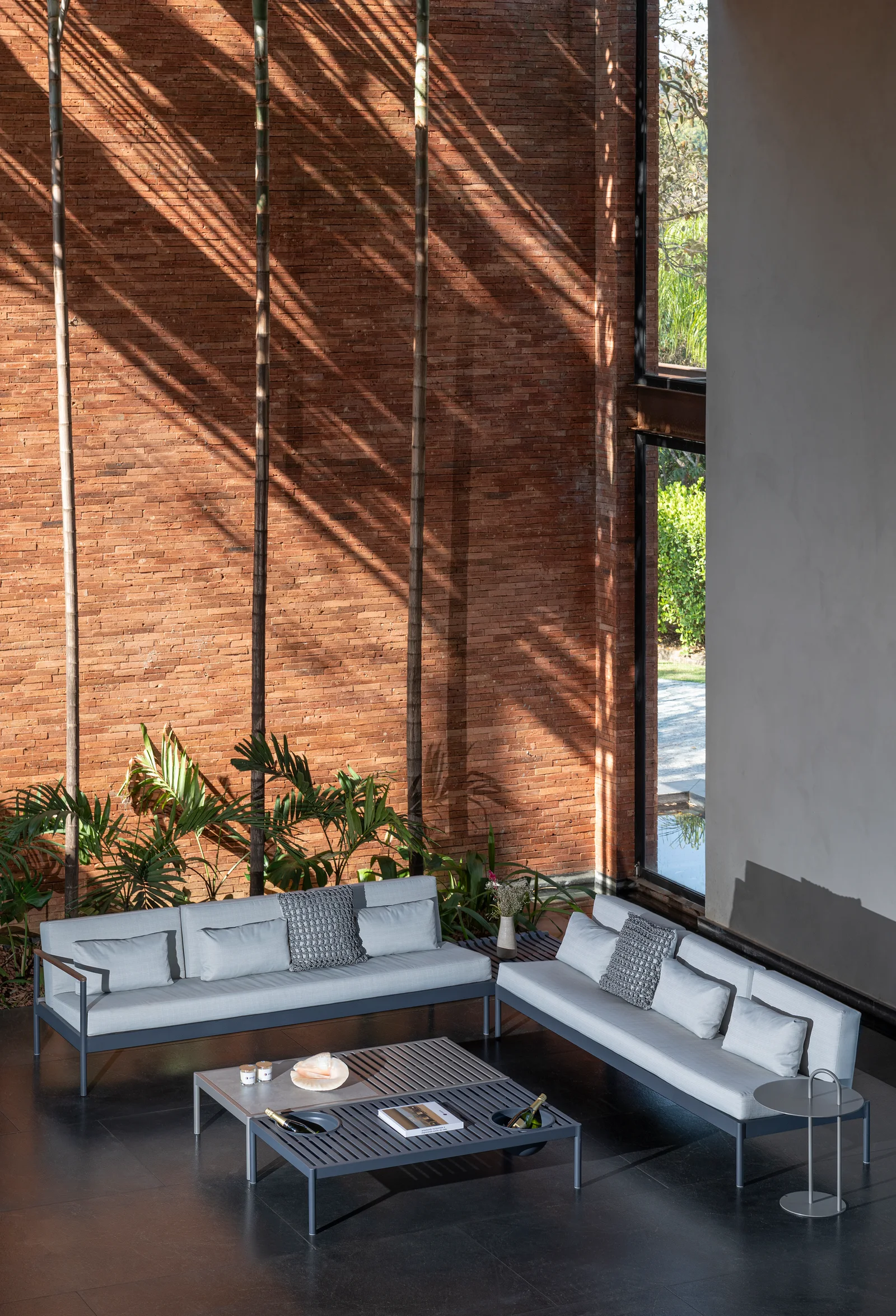 Linha Acqua em ambiente, com Sofá Acqua