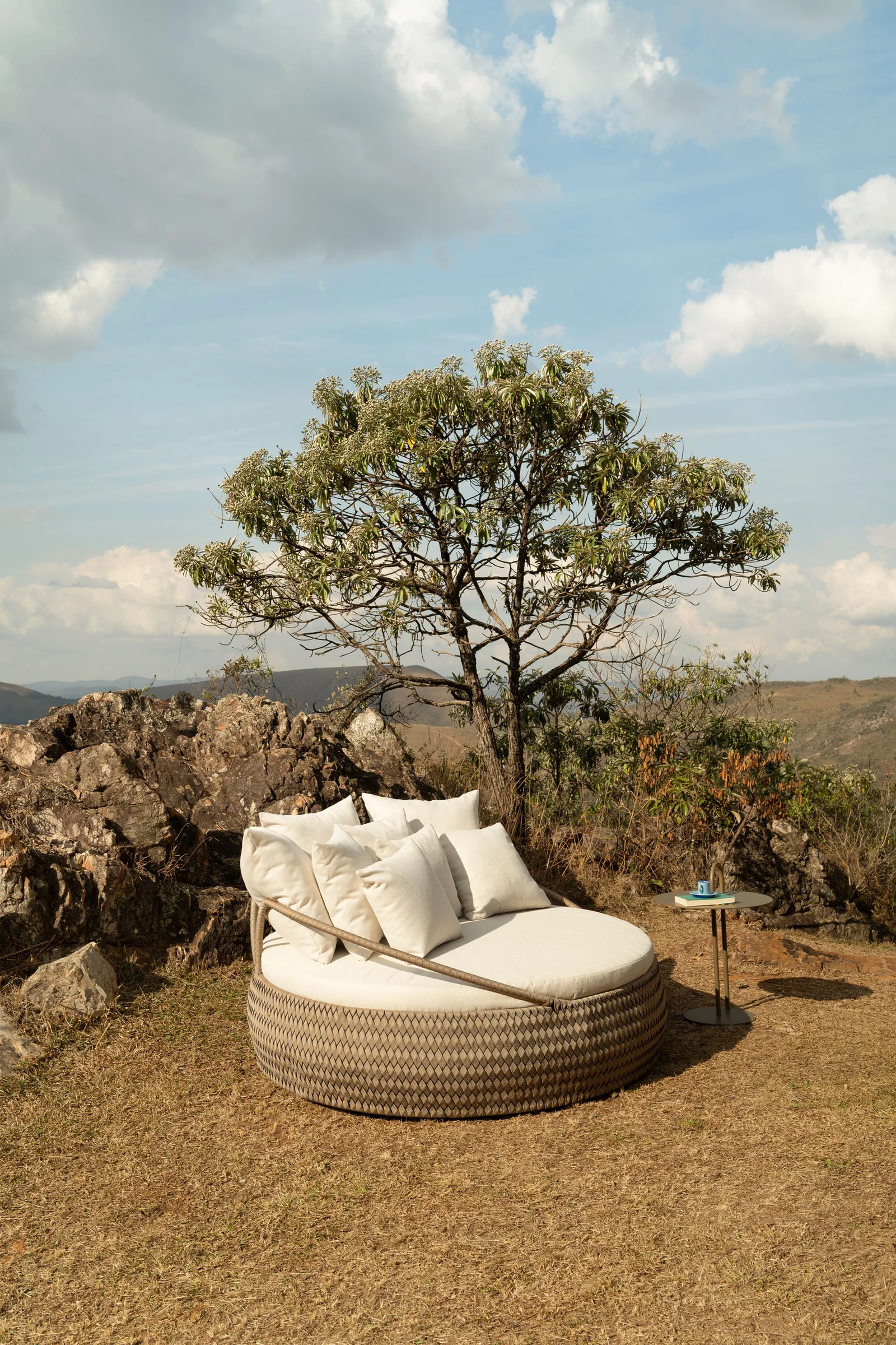 Daybed Gobi em ambiente decorado, design de Bruno Leal